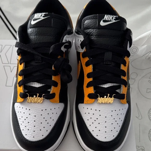 Nike Dunk Low Sneakers NEW - Picture 1 of 8